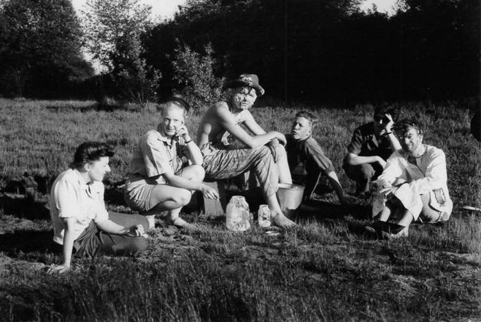 A break on location for <em>Glub</em>, 1947. (courtesy Stan Fox)